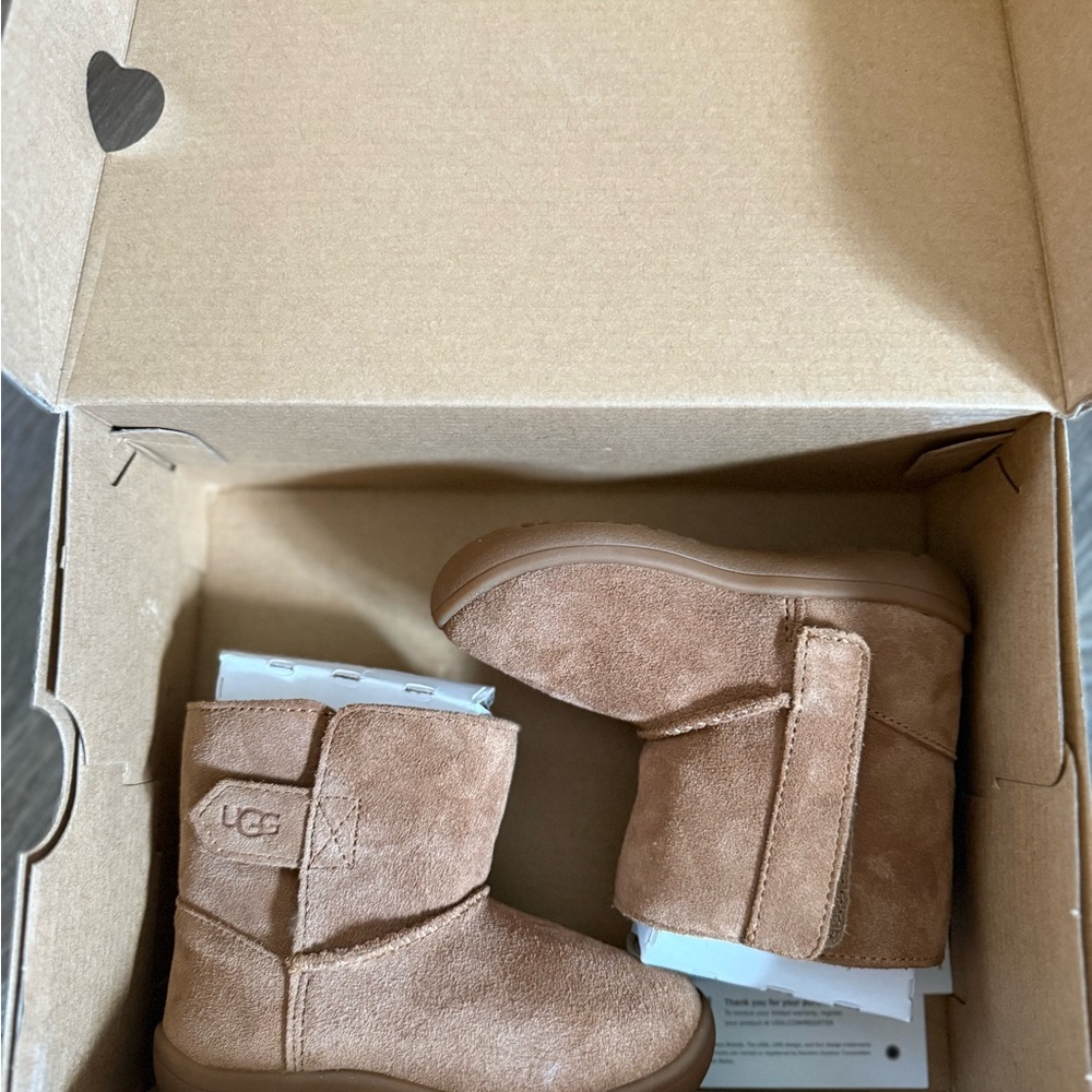 UGG Toddler Girl Brown Keelan Boots - Picture 6 of 9